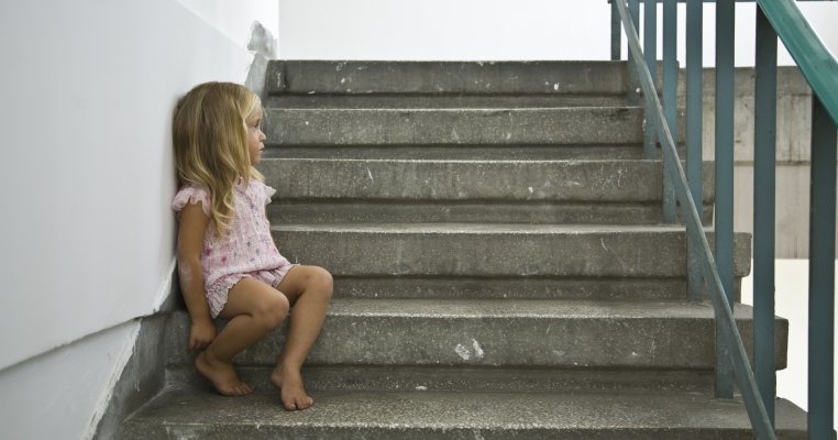 Povesti adevarate. Drama unei fete din orfelinat. El mi-a dat banii sa fac avort! Eu vreau copilul, dar nu stiu cum trebuie sa se poarte o mama. Afla ce-i raspunde psihologul nostru