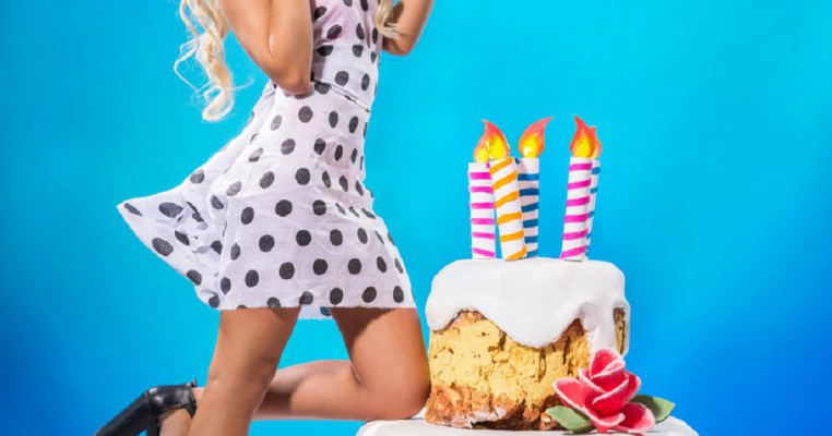 Un tată milionar angajează femei stripper la aniversarea de 12 ani a fiului său