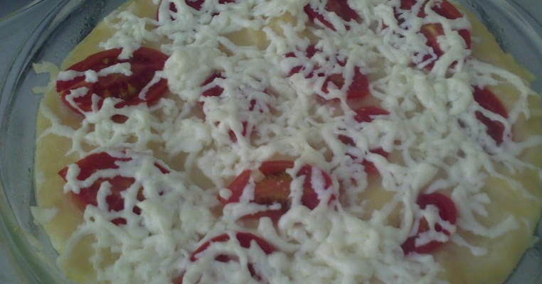 Piure de cartofi copti cu ou, rosii si parmezan ras