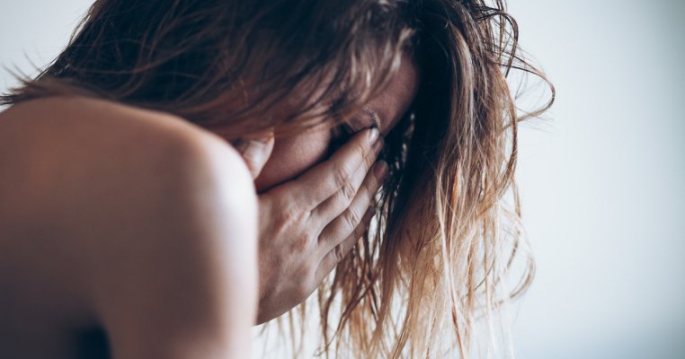 Semne că ești într-o relație abuzivă emoțional