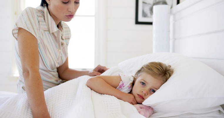 8 simptome ale meningitei pe care părinții trebuie să le știe