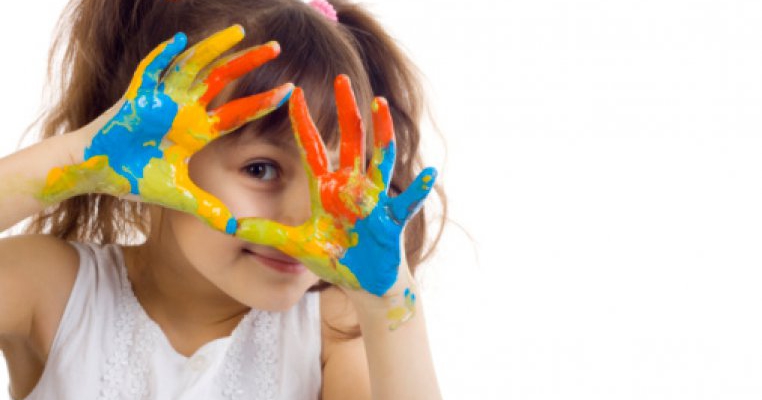 10 strategii deosebite pentru a creste un copil FERICIT