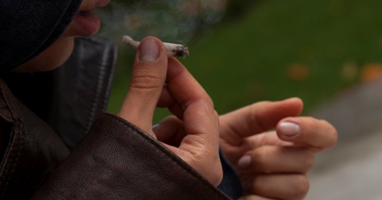 Copilul meu fumează iarbă