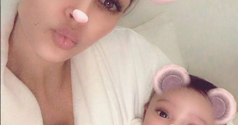 Prima poză cu cel de-al treilea copil al lui Kim Kardashian. I-a ales tot un nume neobișnuit