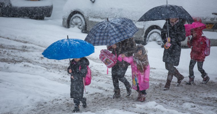 Școlile și grădinițele de stat din București rămân închise toată săptămâna!