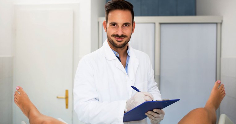10 întrebări pe care ne este rușine să le adresăm medicului ginecolog. Cu răspunsuri de la acesta.