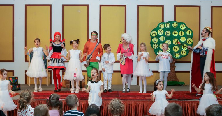 Teatru muzical, jocuri interactive și workshop dedicat mamei