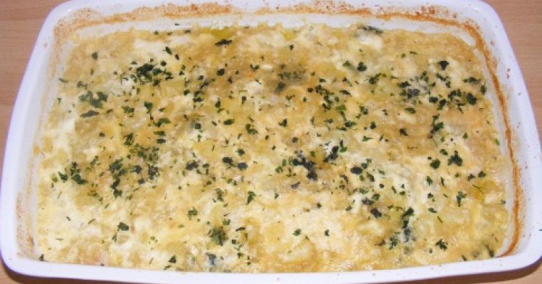 Spanac cu cartofi si piept de curcan la cuptor