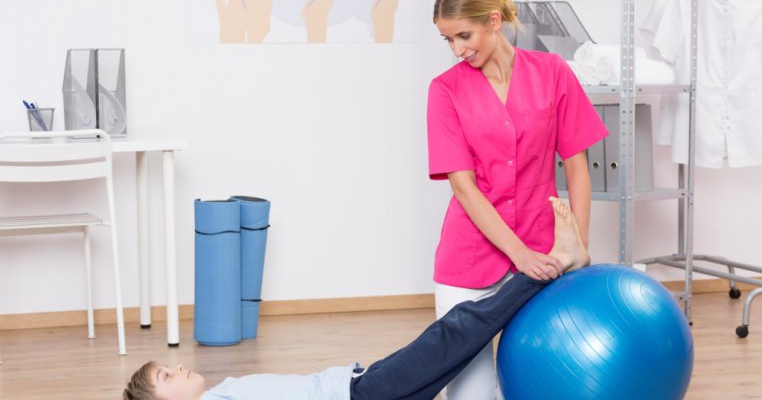 5 semne care îți spun că al tău copil are nevoie de un consult ortopedic