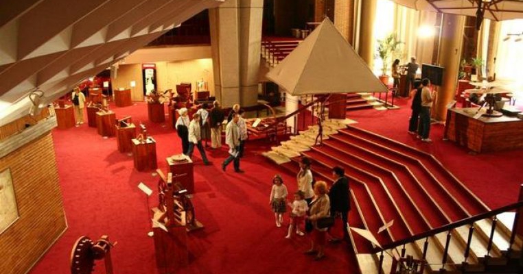 Spectacolele de final ale cursului de teatru si actorie, Creste prin Arta