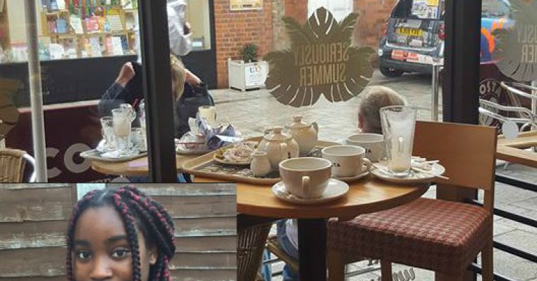VIDEO | Adolescenți abuzați de către un ospătar în fața unei cafenele celebre din Londra