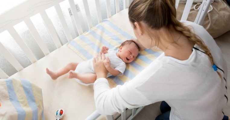 5 situații înfricoșătoare care apar în prima lună a bebelușului și cum să le gestionezi