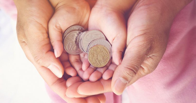8 moduri în care poți economisi bani pentru viitorul copilului