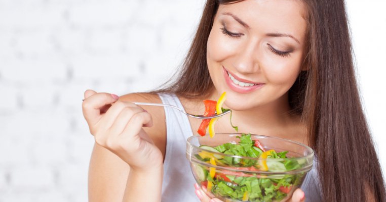 5 alimente pe care ar trebui să le consumi pentru a preveni căderea părului
