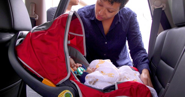 Scaun auto bebe – Sfaturi pentru achiziționarea unui produs sigur și fiabil