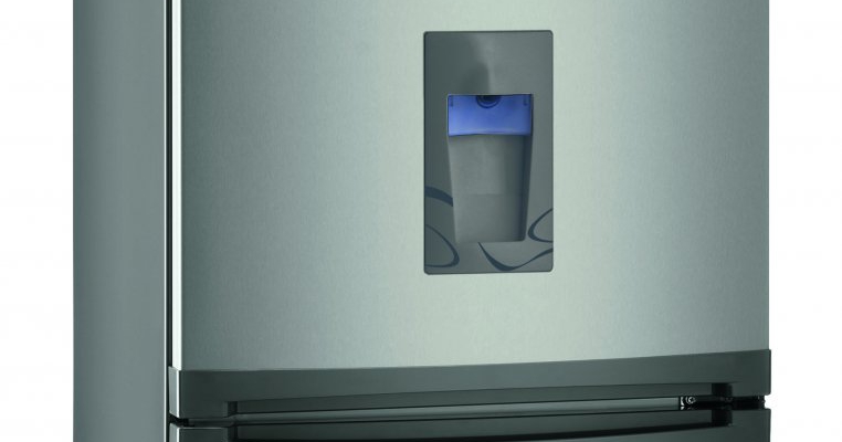 Apa rece - la un pas distanta cu combinele frigorifice Zanussi Easy Water