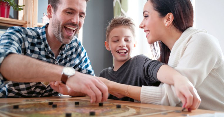 5 beneficii pe care copilul tău le poate obține jucând board games
