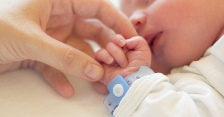 Un bebeluș de 9 luni a murit după ce a luat rujeolă din spital 