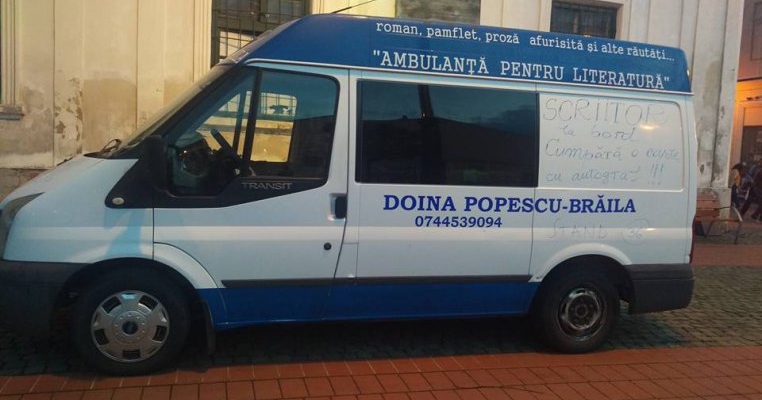 Bătută pentru că se plimba cu Ambulanța pentru Literatură, în isteria creată de furtul de copii