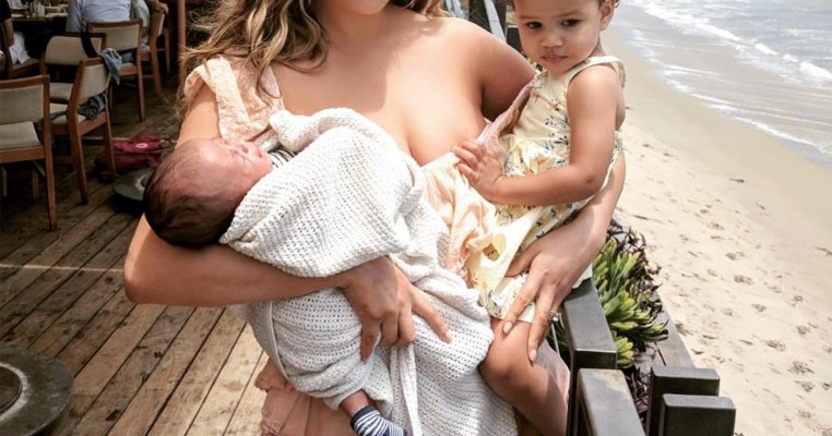 Chrissy Teigen, acuzată de expunere indecentă în mediul online