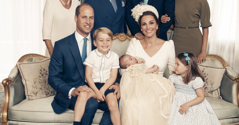 Palatul Kensington a publicat primele imagini oficiale de la botezul Prințului Louis
