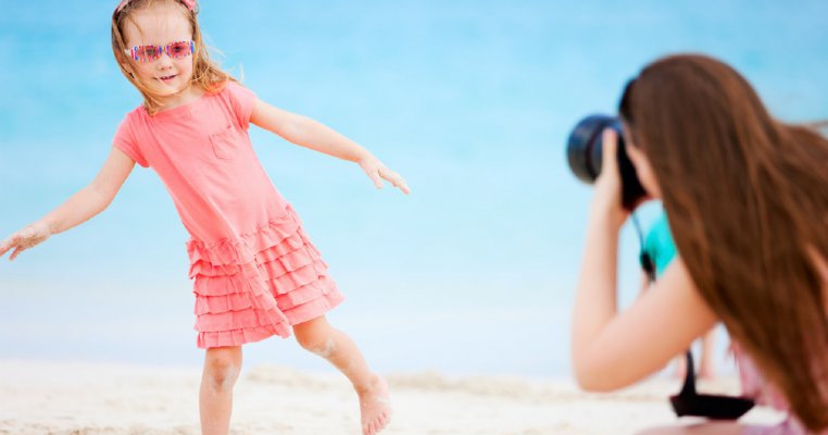 Cele 14 fotografii pe care să le faci copilului în fiecare vară