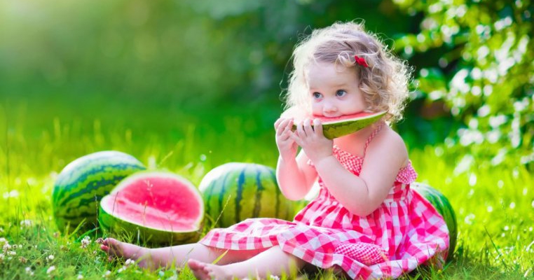 Ghidul alimentației bebelușului când este caniculă: sfatul nutriționistului