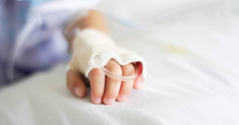 Un copil de 9 ani a fost găsit în comă alcoolică pe un câmp!