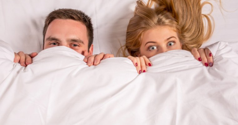 Prins in flagrant? Ce le spui copiilor daca te-au surprins facand sex