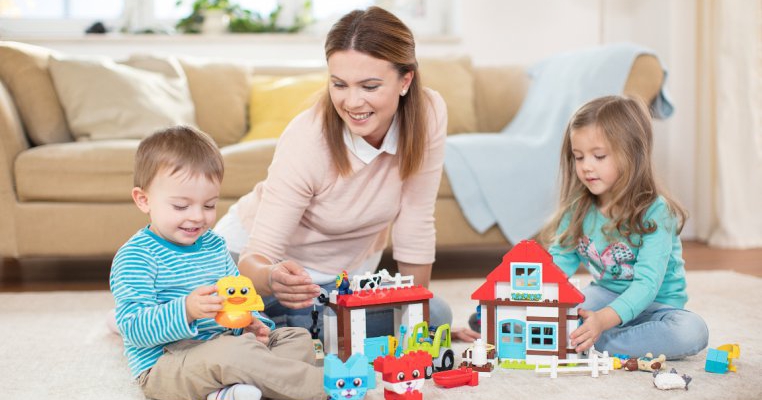 3 idei de joacă cu LEGO DUPLO prin care dezvolți abilitățile copilului
