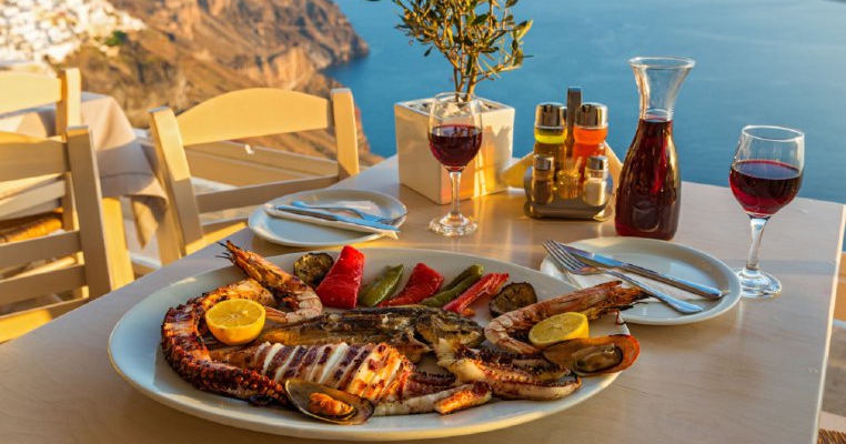 5 rețete delicioase care îți aduc Grecia în farfurie