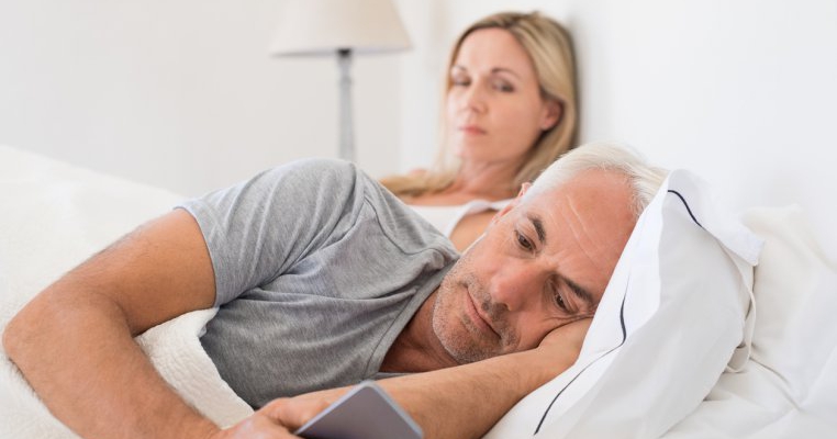 6 cauze bizare care duc la infidelitate – Facebook este una dintre ele!
