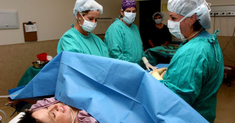 19 gânduri secrete pe care toate femeile le au în timpul nașterii prin cezariană