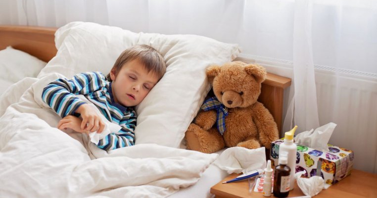 Semne ale răcelii la copil care indică ceva mult mai grav - sfatul specialistului