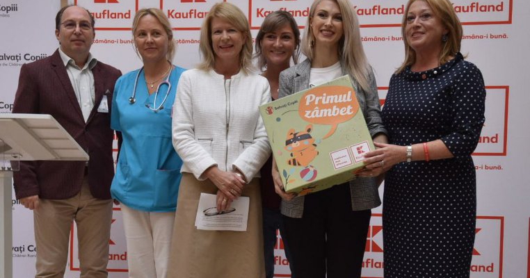 Kaufland România aduce tinerelor mame Primul zâmbet,  cutia cu lucruri necesare în primele zile de viață ale copilului