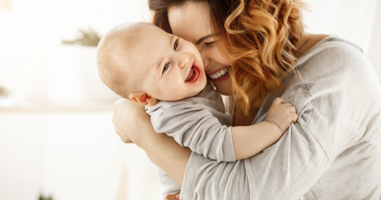 4 metode simple prin care poți să-i stimulezi imaginația și inteligența bebelușului tău