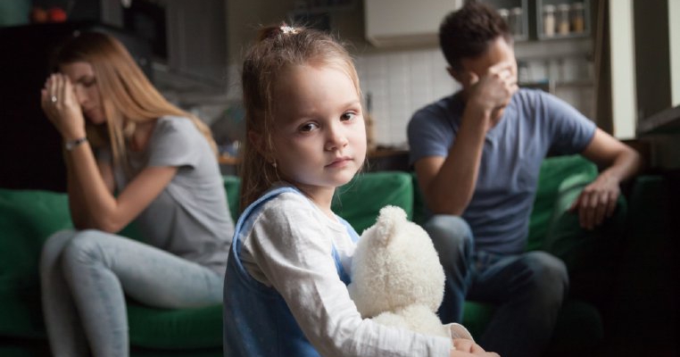 Copiii cu părinți divorțați sunt de două ori mai predispuși îmbolnăvirilor, conform unui studiu