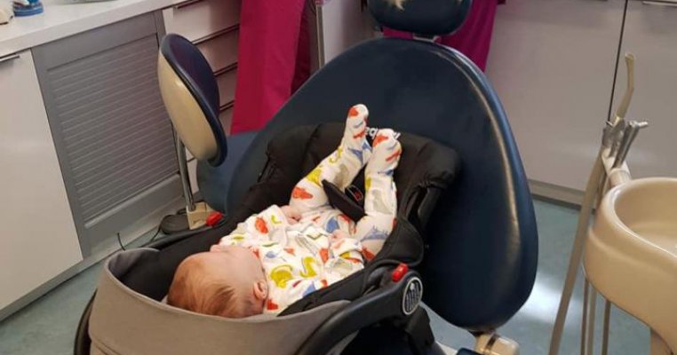 Această mamă a trăit șocul vieții ei când s-a uitat în gura bebelușului său