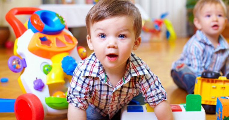 Top 5 jucării care îți fac copilul să zâmbească