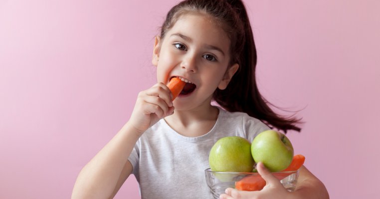 5 metode inspirate pentru a crește aportul de vitamine din alimentația copiilor tăi