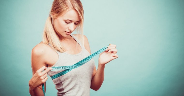 Cum să îți mărești sânii în mod natural. Două trucuri simple și la îndemână
