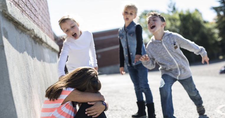 Adio violență fizică și psihologică în școli! Legea Educației a fost modificată