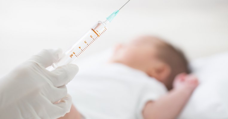 Primul copil vaccinat cu ajutorul dronelor! 