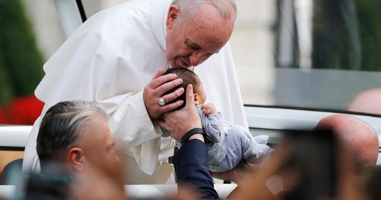 Papa Francisc: nu vă certați în fața copiilor - discurs emoționant către credincioși