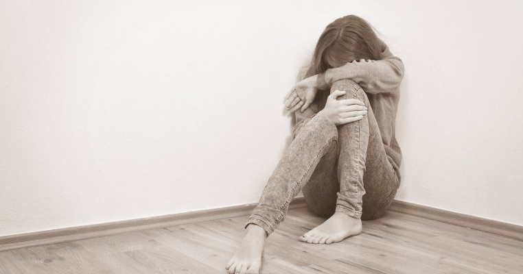 Și-au lăsat fiica să fie abuzată sexual pentru a scăpa de datorii