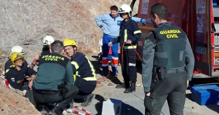 De 5 zile autoritățile încearcă să scoată dintr-o fântână adâncă un băiețel de 2 ani