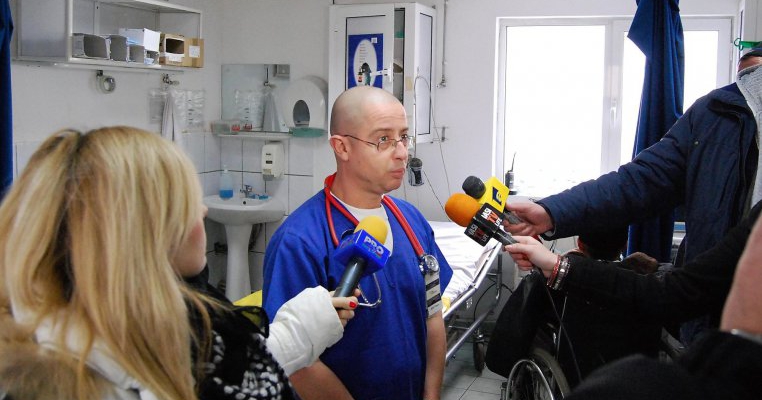 Un medic român avertizează: nu duceți copilul în colectivitate dacă prezintă febră, frisoane, tuse!