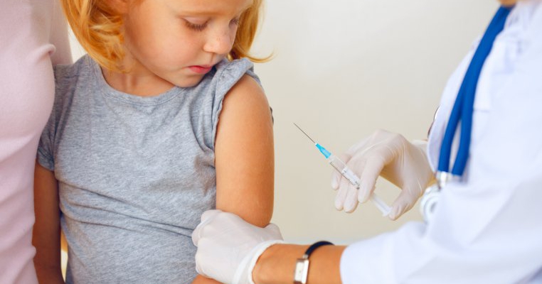 Copiii întreabă pe internet cum să se vaccineze fără acordul părinților