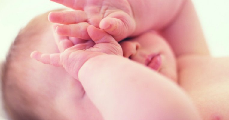 Stelatopia: pijamaua creată special pentru bebelușii cu dermatită atopică
