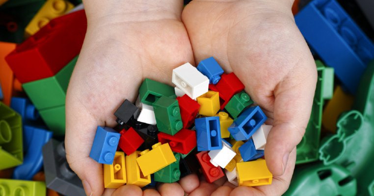 14 idei originale pentru depozitarea pieselor de Lego ale copilului